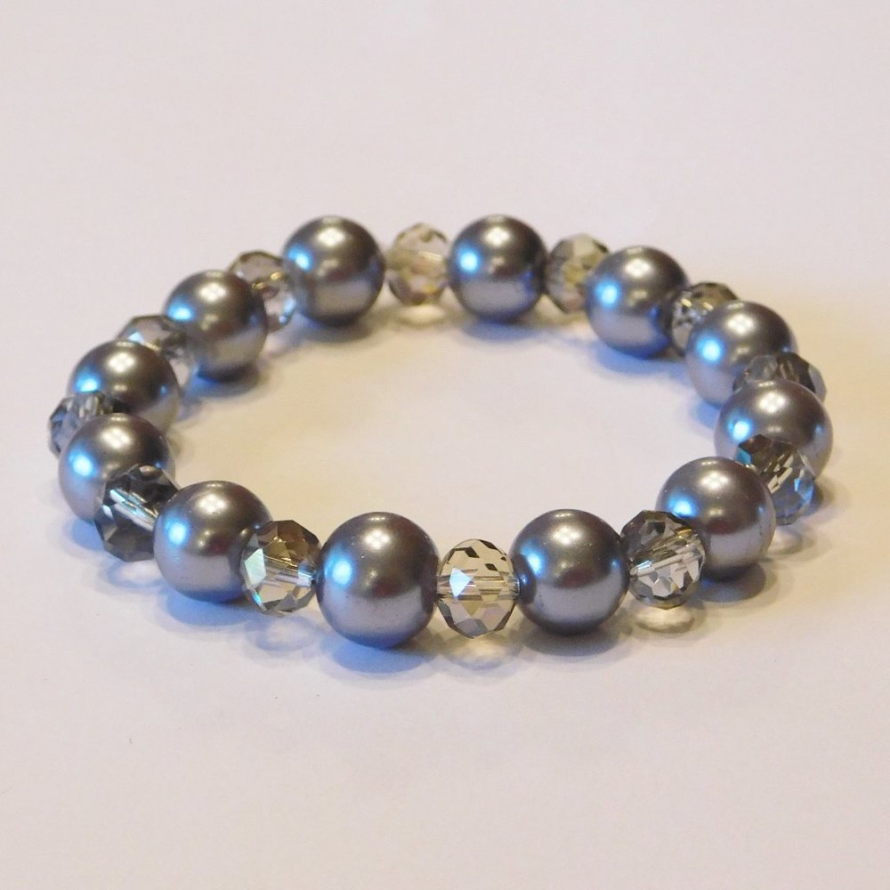 Handmade Gray Faux Pearl Glass Beaded Stretch Bracelet - 7"